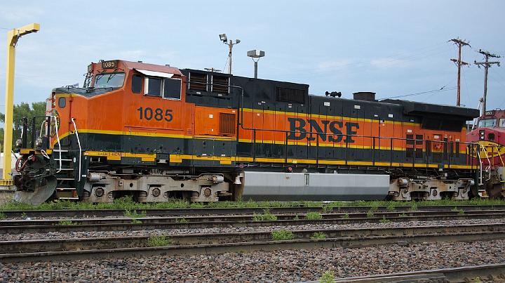 BNSF 1085 - Dash 9-44CW.jpg